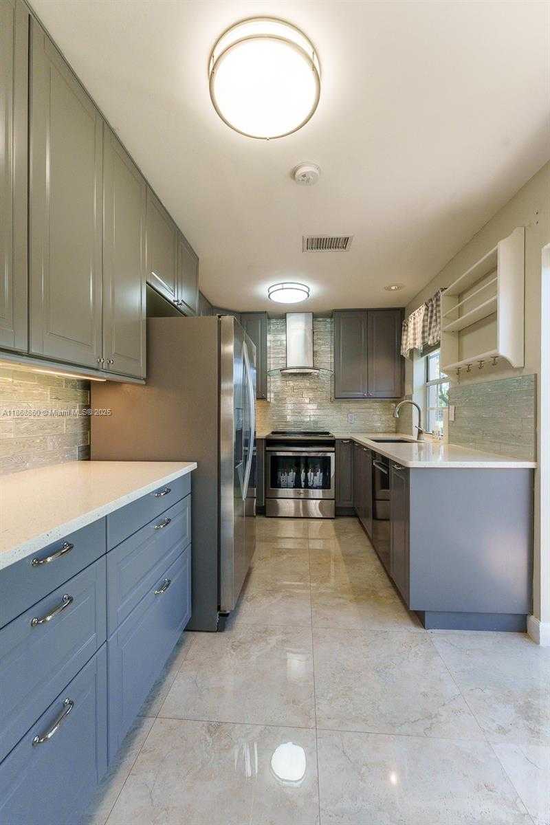 Small Image of 1462 SPRINGSIDE DR, Weston Number 4
