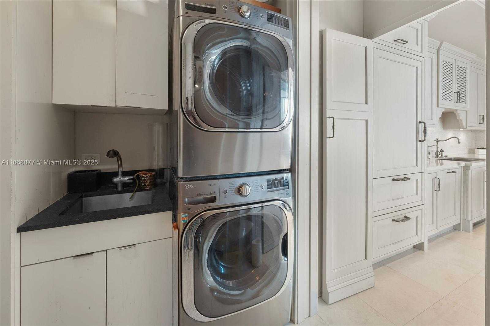 Small Image of 5959 COLLINS AVE #1007, Miami Beach Number 36