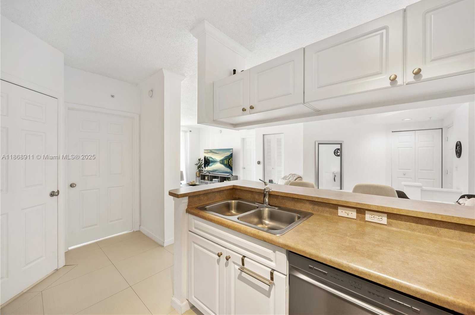 Small Image of 17100 NORTH BAY RD #1810, Sunny Isles Beach Number 11