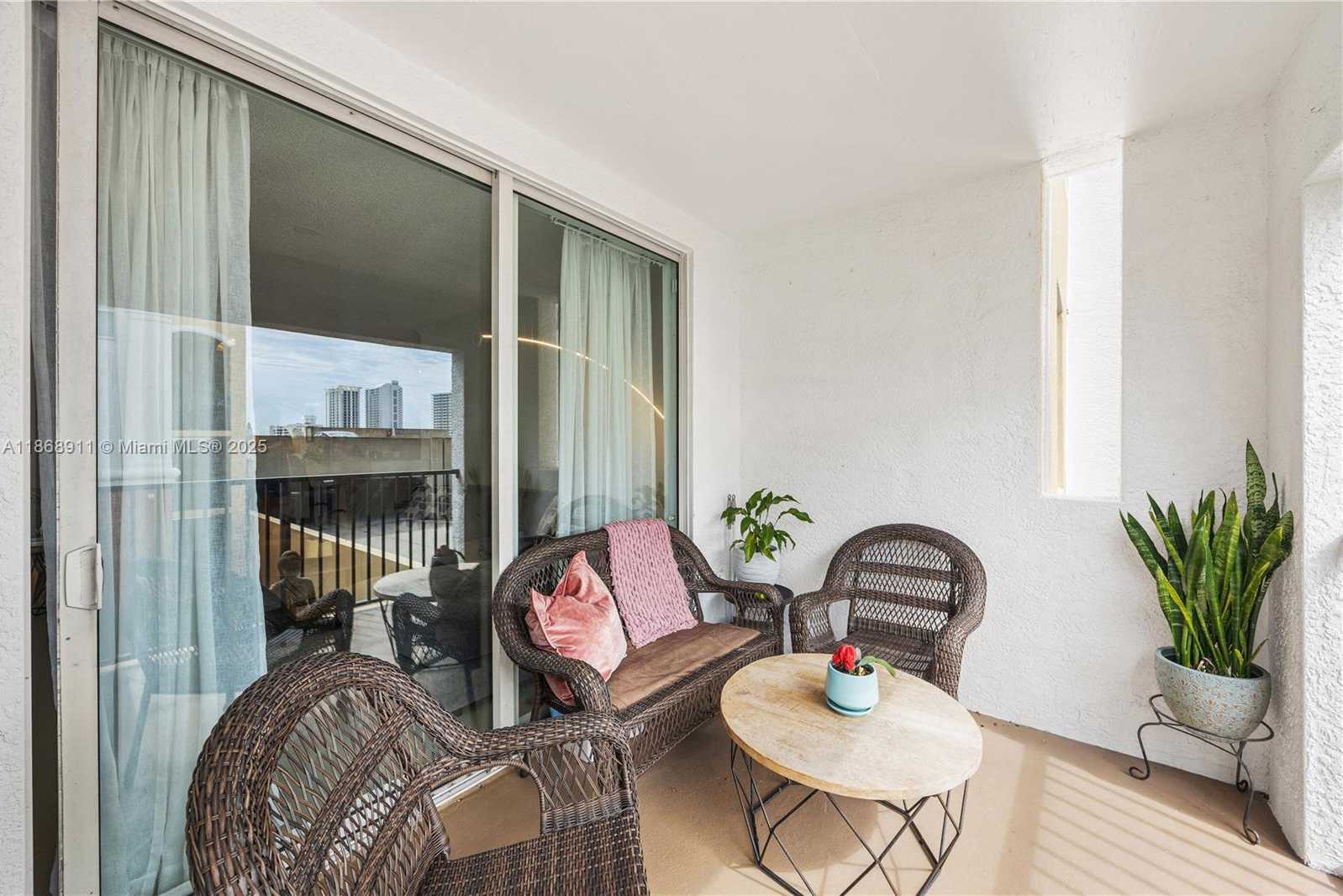 Small Image of 17100 NORTH BAY RD #1810, Sunny Isles Beach Number 14