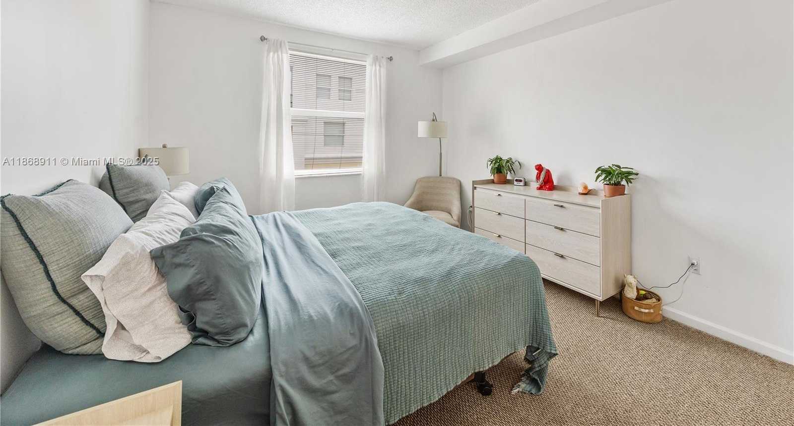 Small Image of 17100 NORTH BAY RD #1810, Sunny Isles Beach Number 15