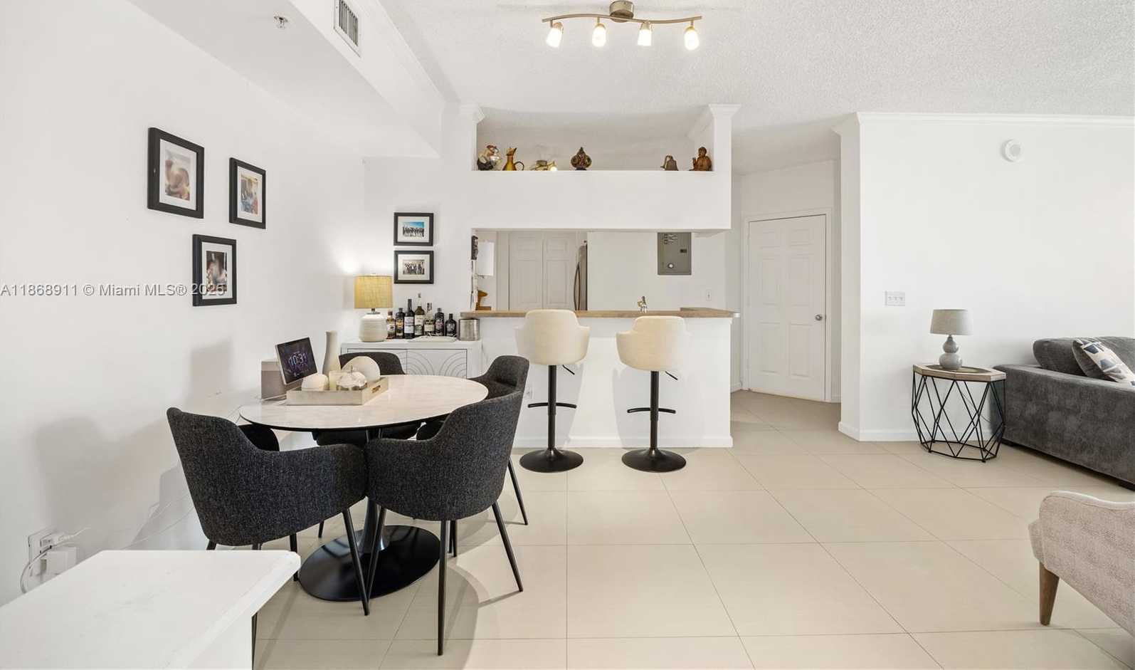 Small Image of 17100 NORTH BAY RD #1810, Sunny Isles Beach Number 2