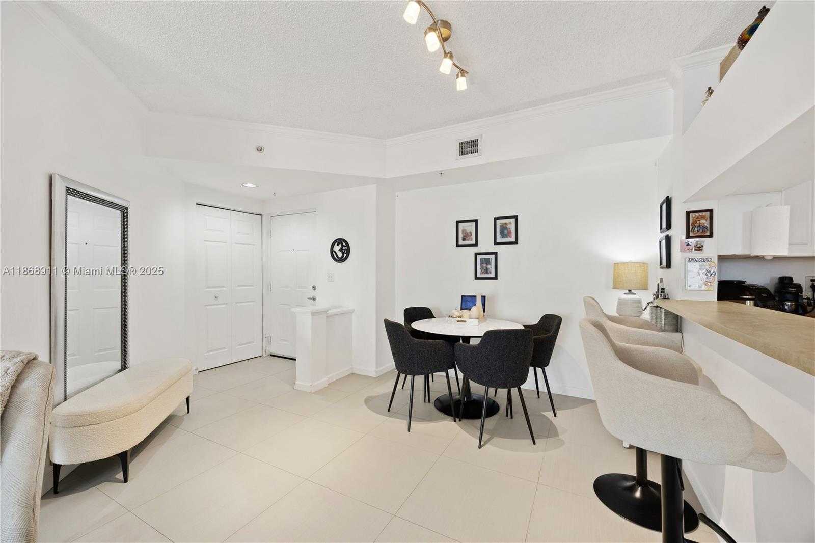 Small Image of 17100 NORTH BAY RD #1810, Sunny Isles Beach Number 4