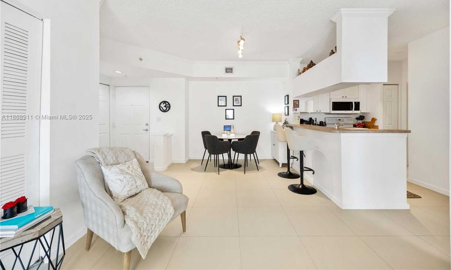 Small Image of 17100 NORTH BAY RD #1810, Sunny Isles Beach Number 5