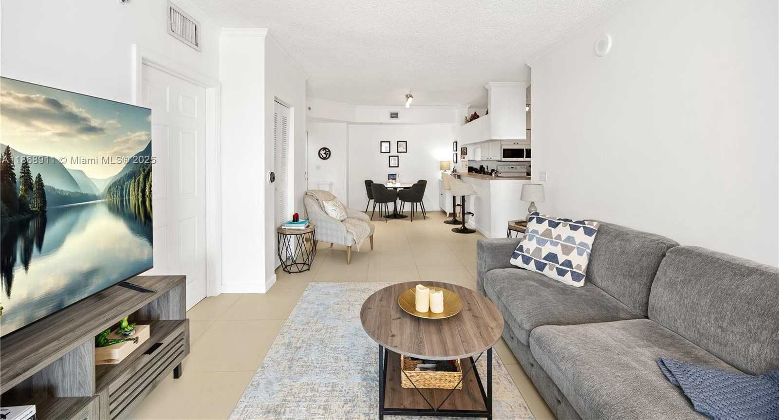 Small Image of 17100 NORTH BAY RD #1810, Sunny Isles Beach Number 6