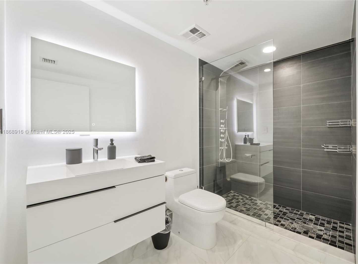 Small Image of 325 SOUTH BISCAYNE BLVD #2515, Miami Number 12