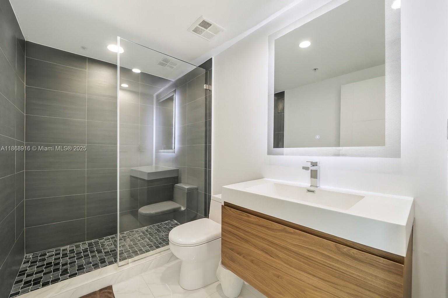 Small Image of 325 SOUTH BISCAYNE BLVD #2515, Miami Number 15