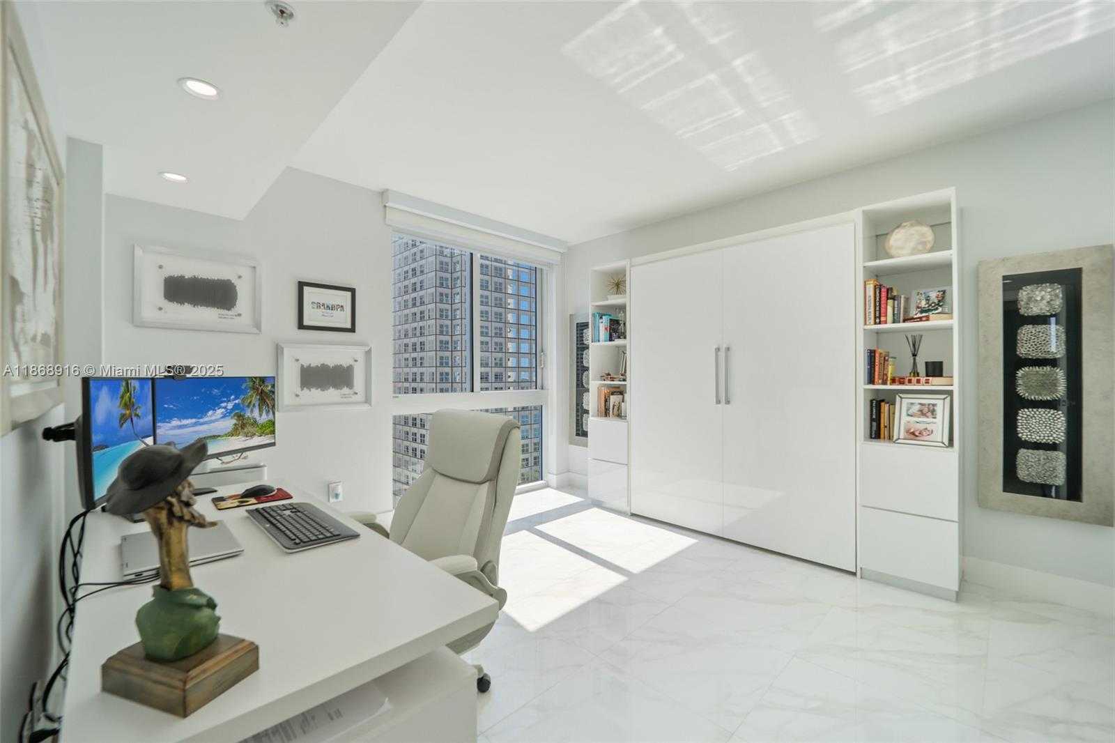 Small Image of 325 SOUTH BISCAYNE BLVD #2515, Miami Number 19