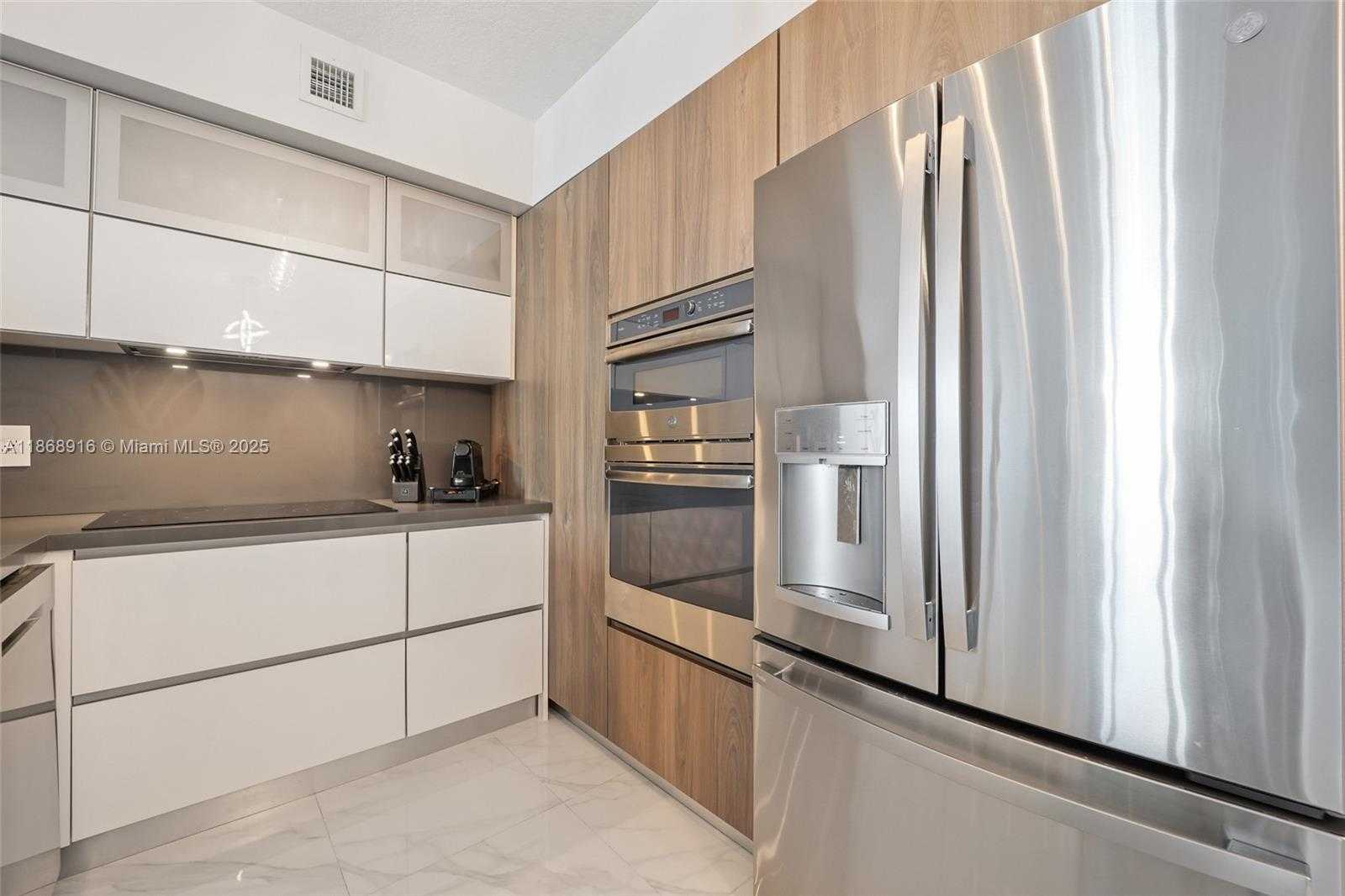 Small Image of 325 SOUTH BISCAYNE BLVD #2515, Miami Number 3