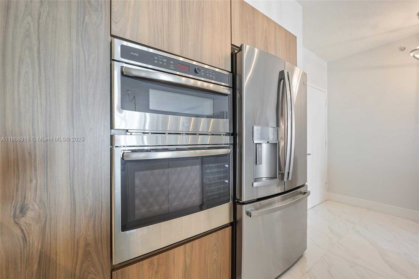 Small Image of 325 SOUTH BISCAYNE BLVD #2515, Miami Number 4