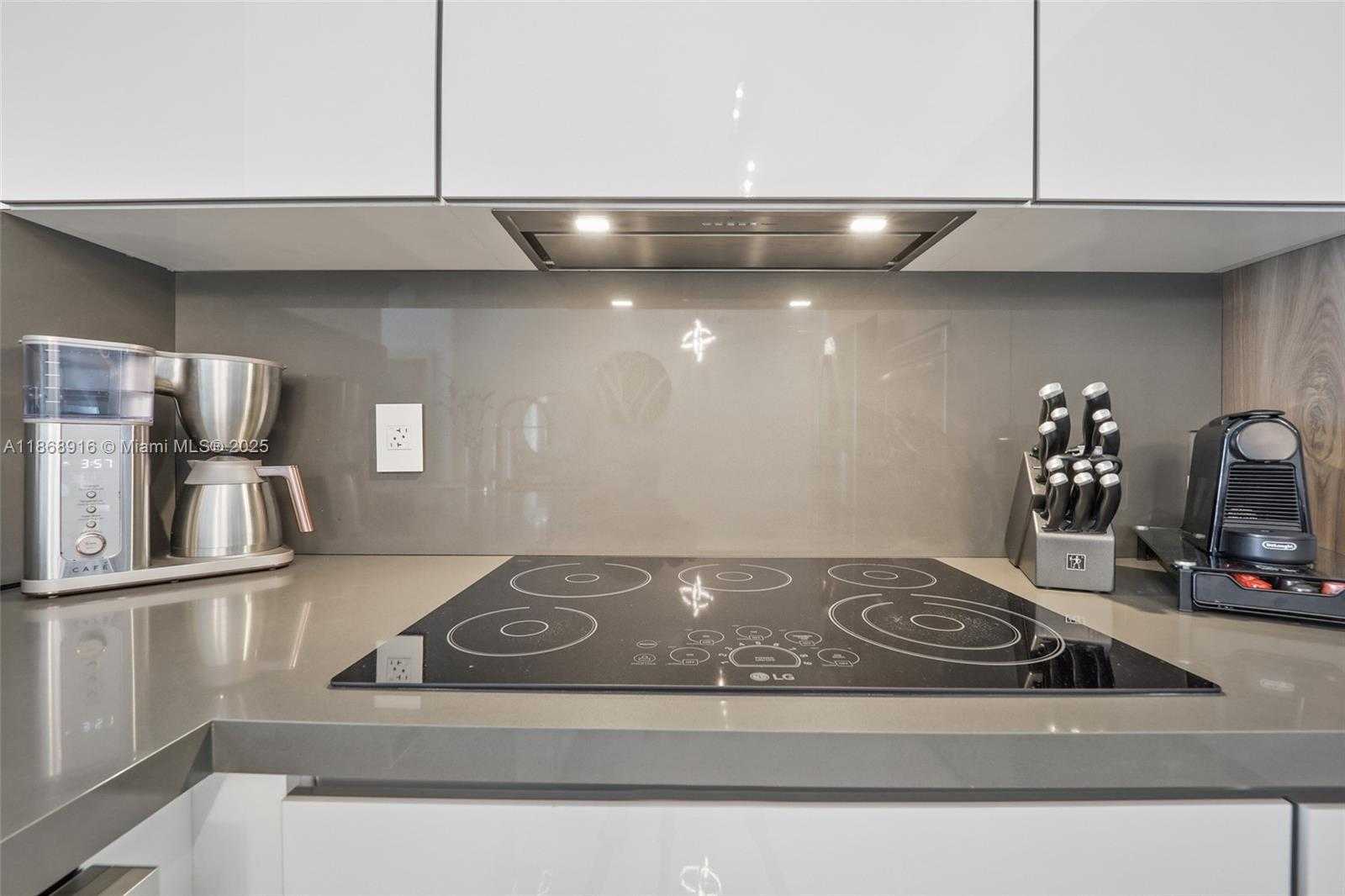 Small Image of 325 SOUTH BISCAYNE BLVD #2515, Miami Number 5