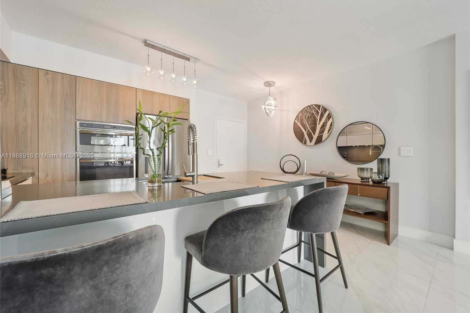 Small Image of 325 SOUTH BISCAYNE BLVD #2515, Miami Number 8