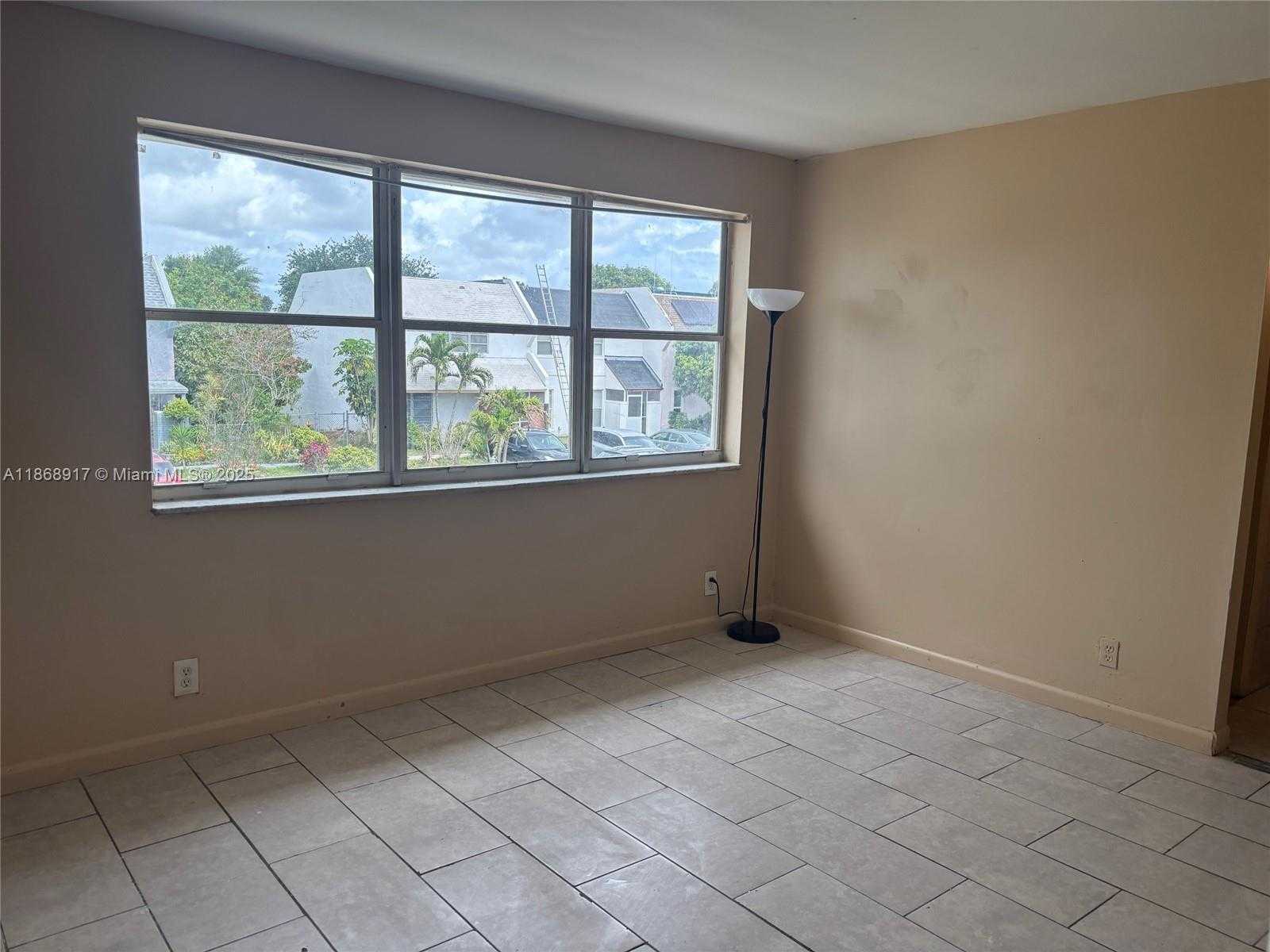 Small Image of 1348 SEAVIEW DR, North Lauderdale Number 11
