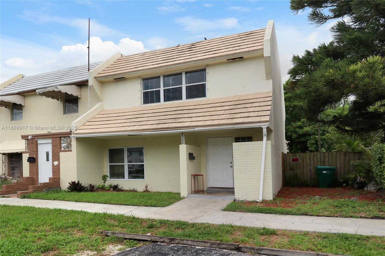Small Image of 1348 SEAVIEW DR, North Lauderdale Number 2
