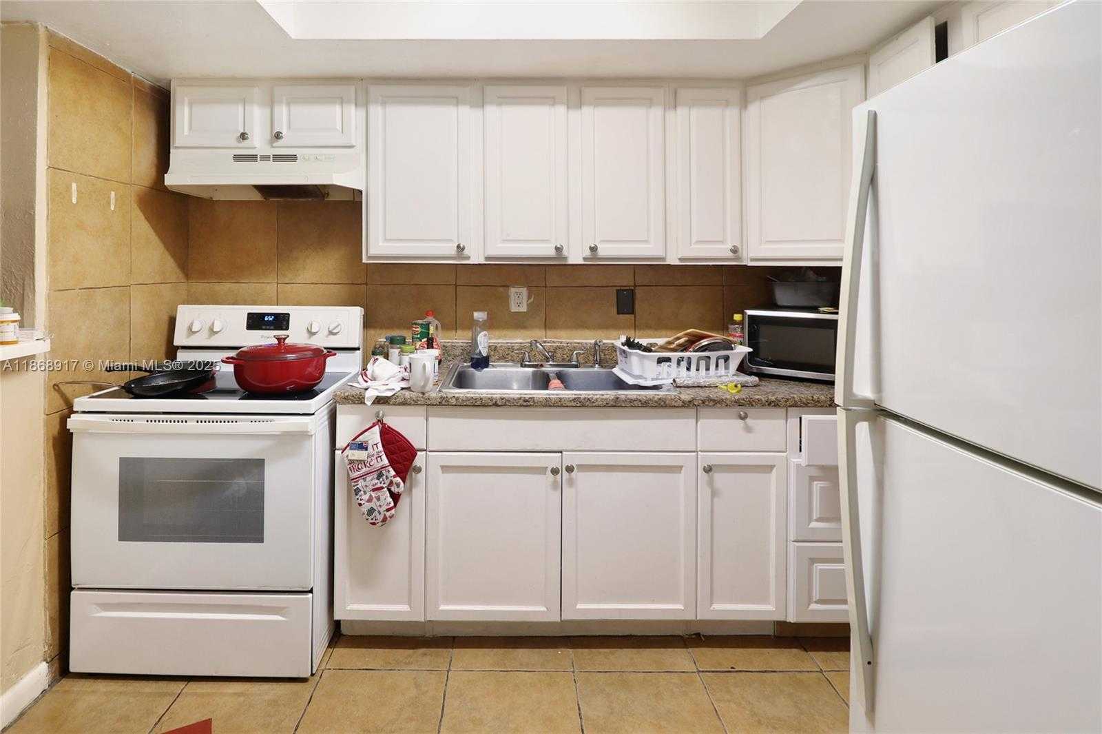 Small Image of 1348 SEAVIEW DR, North Lauderdale Number 3