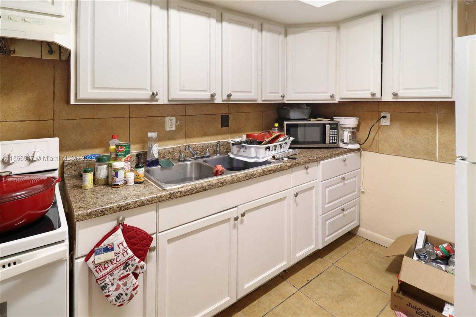 Small Image of 1348 SEAVIEW DR, North Lauderdale Number 4