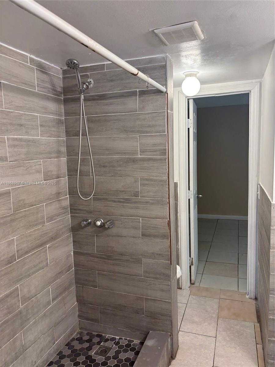 Small Image of 1348 SEAVIEW DR, North Lauderdale Number 5