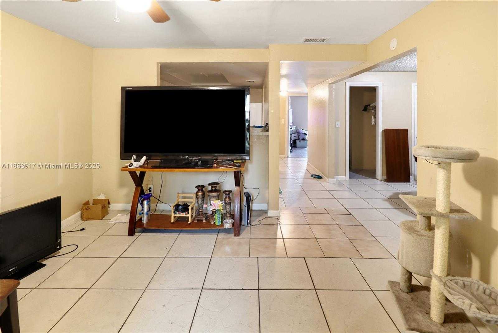 Small Image of 1348 SEAVIEW DR, North Lauderdale Number 7