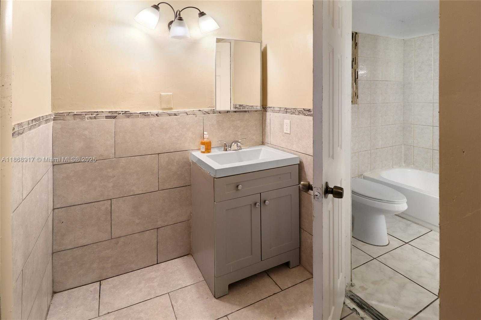 Small Image of 1348 SEAVIEW DR, North Lauderdale Number 9