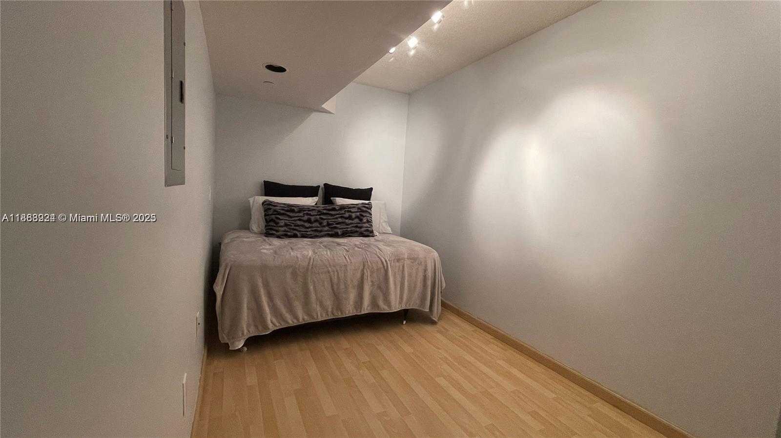 Small Image of 16445 COLLINS AVE #1422, Sunny Isles Beach Number 21