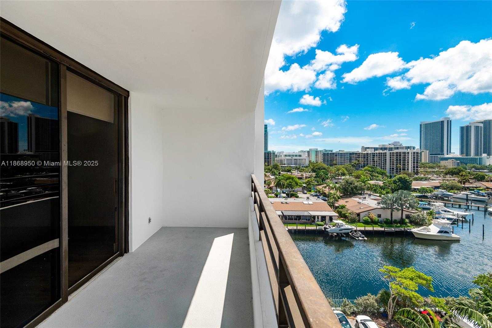 Small Image of 2500 PARKVIEW DR #821, Hallandale Beach Number 13