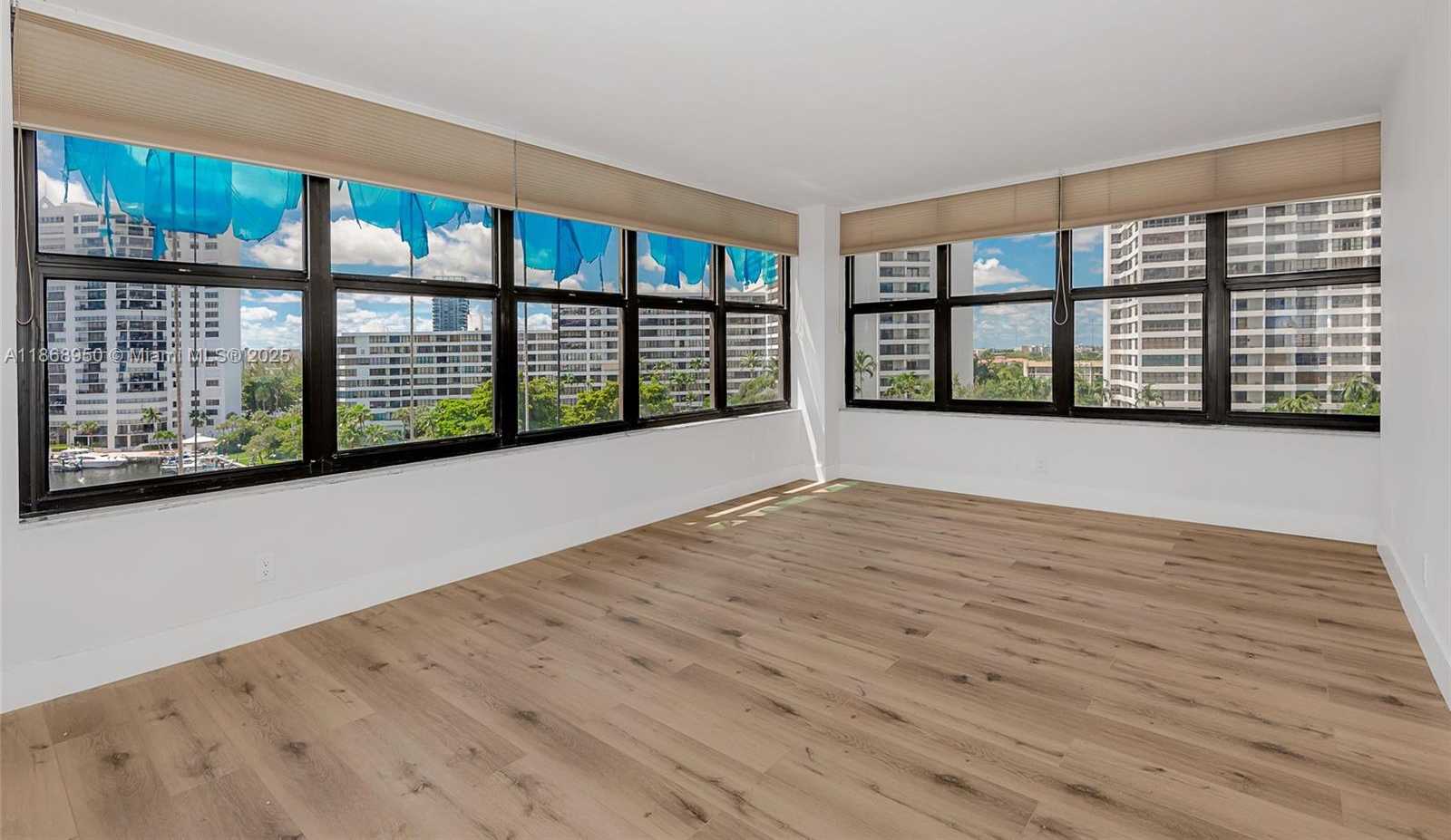 Small Image of 2500 PARKVIEW DR #821, Hallandale Beach Number 14