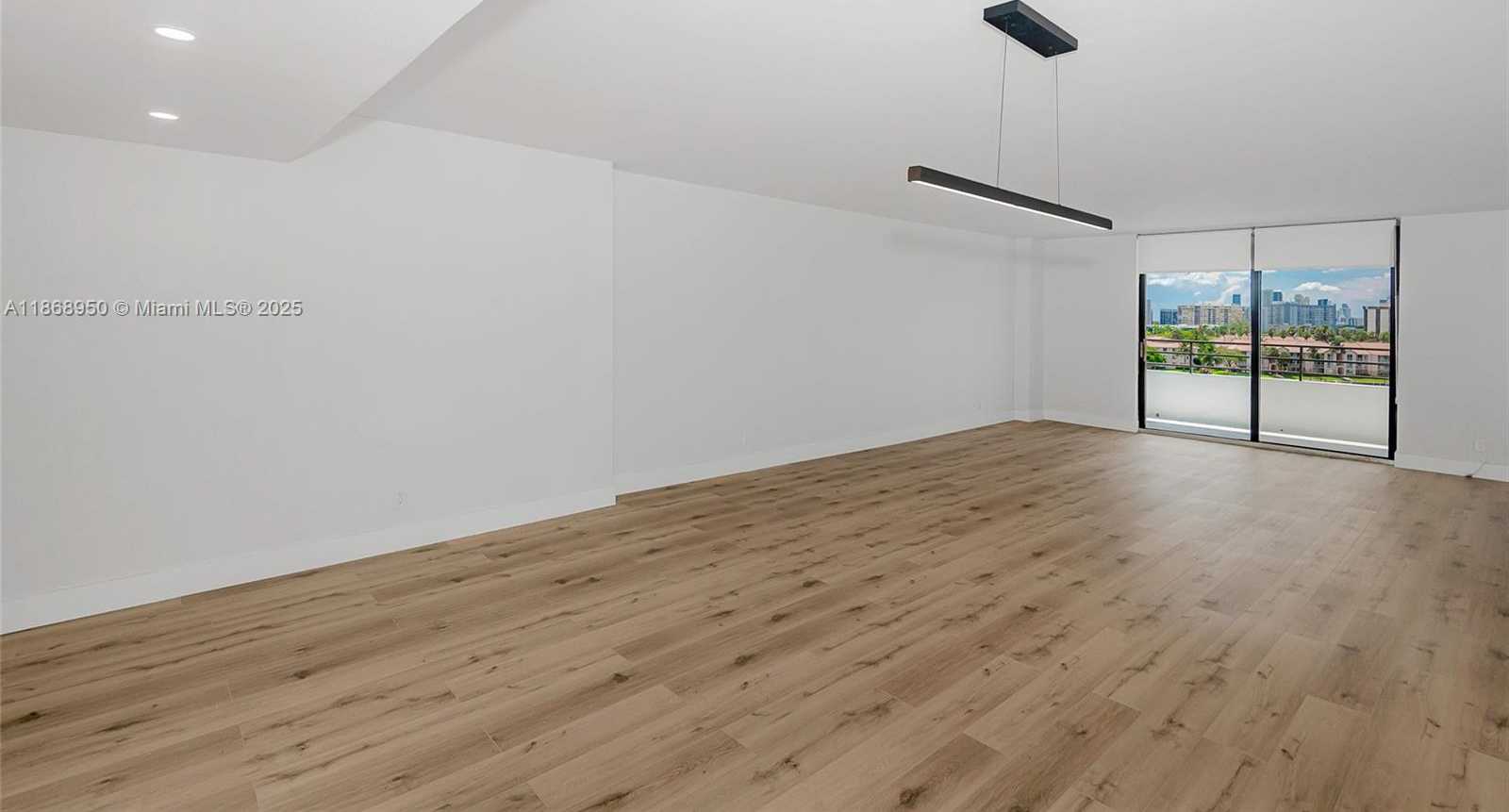 Small Image of 2500 PARKVIEW DR #821, Hallandale Beach Number 18