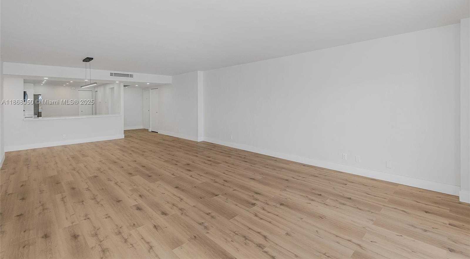 Small Image of 2500 PARKVIEW DR #821, Hallandale Beach Number 21