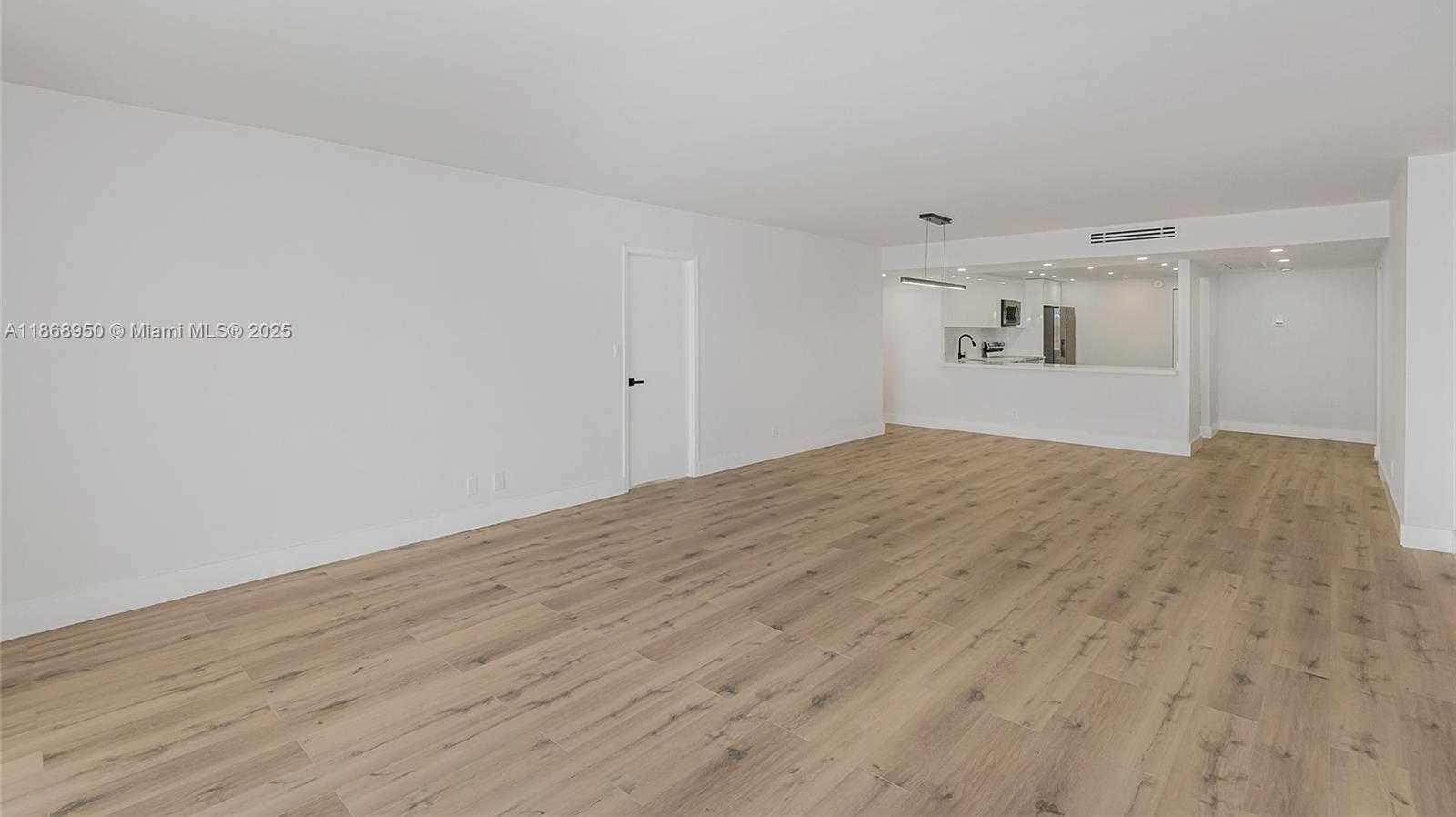 Small Image of 2500 PARKVIEW DR #821, Hallandale Beach Number 22