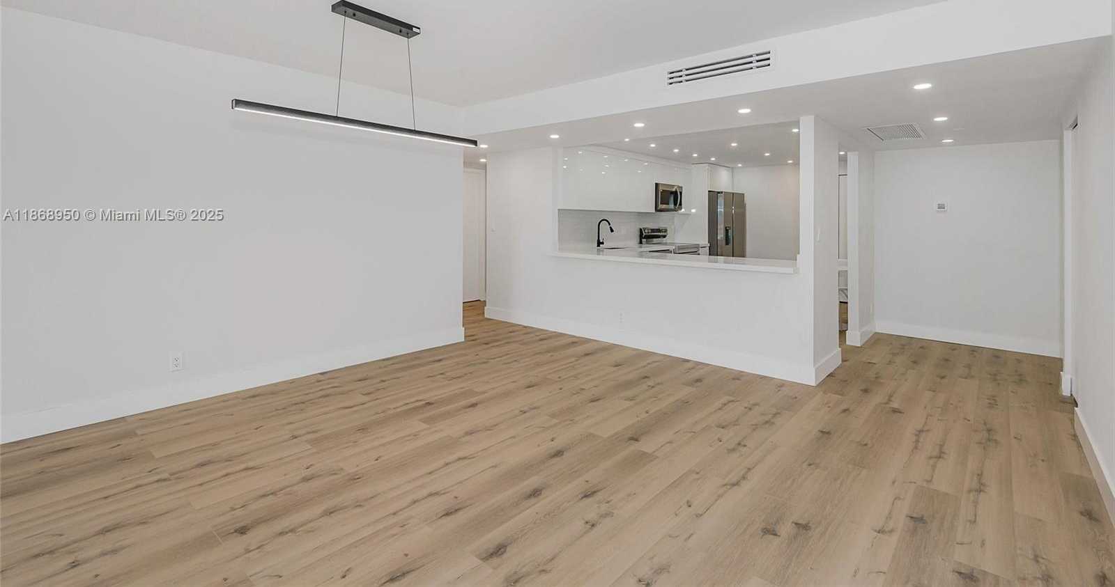Small Image of 2500 PARKVIEW DR #821, Hallandale Beach Number 23