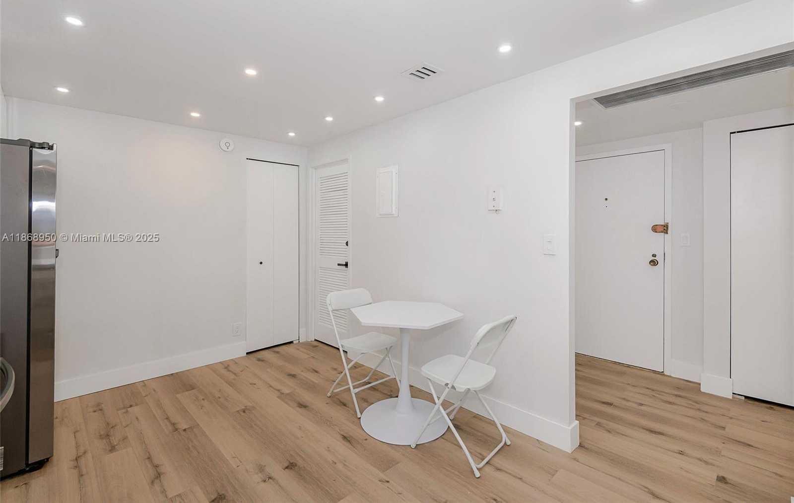 Small Image of 2500 PARKVIEW DR #821, Hallandale Beach Number 29