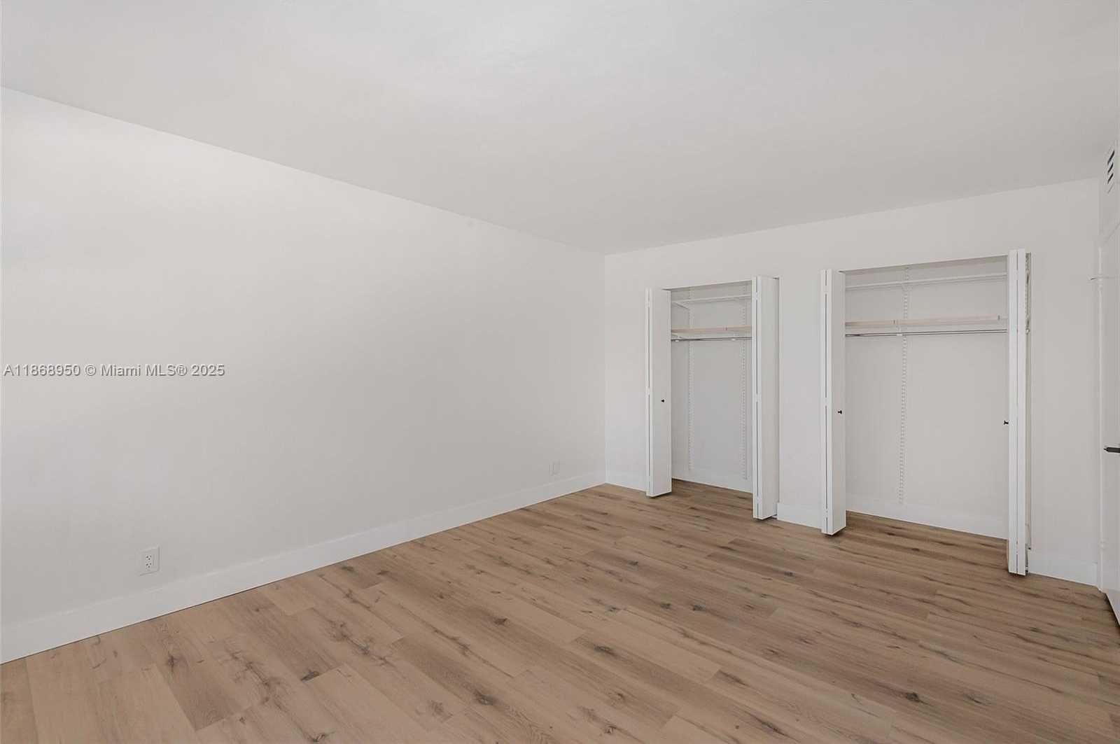Small Image of 2500 PARKVIEW DR #821, Hallandale Beach Number 30