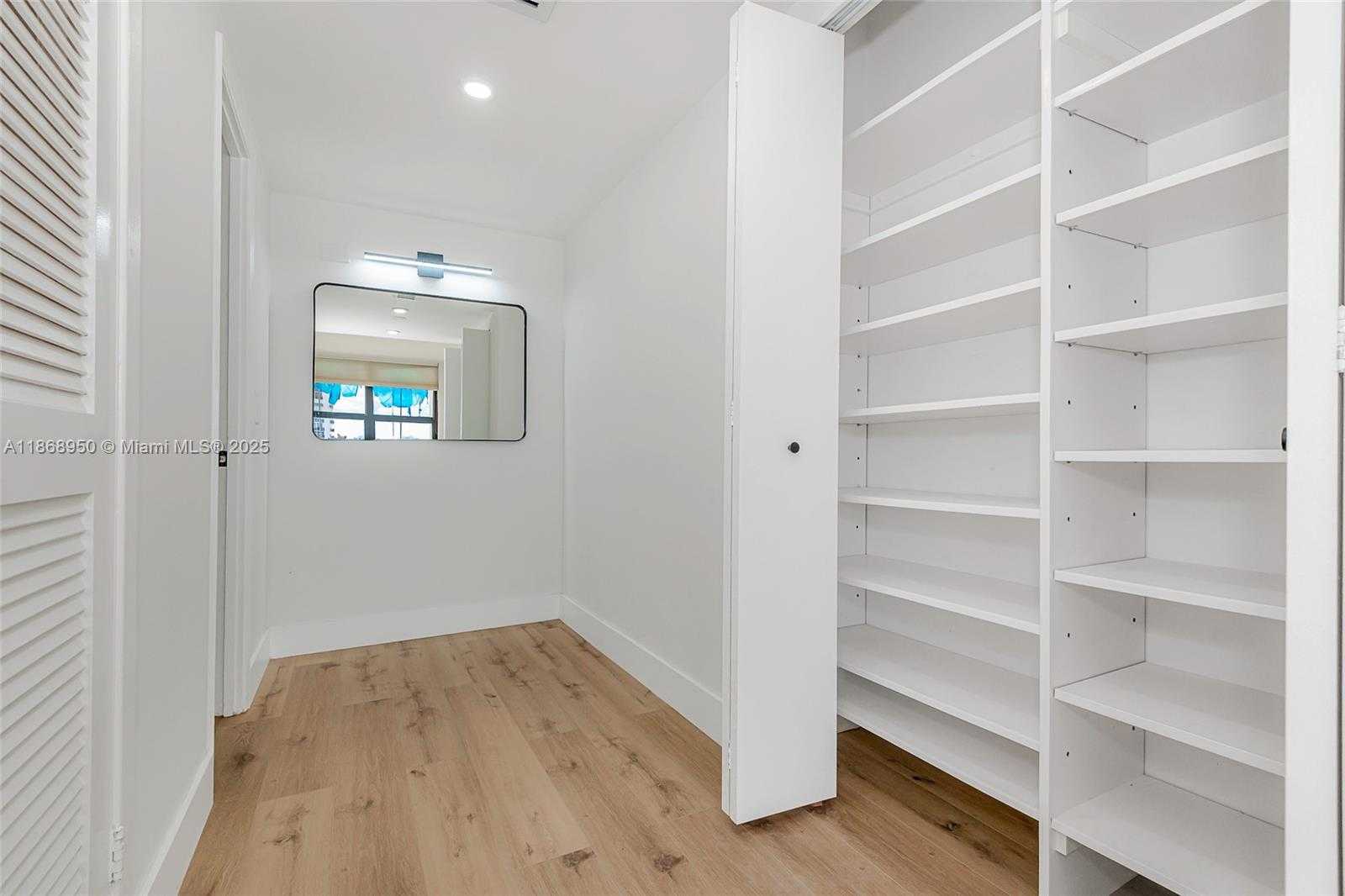 Small Image of 2500 PARKVIEW DR #821, Hallandale Beach Number 6