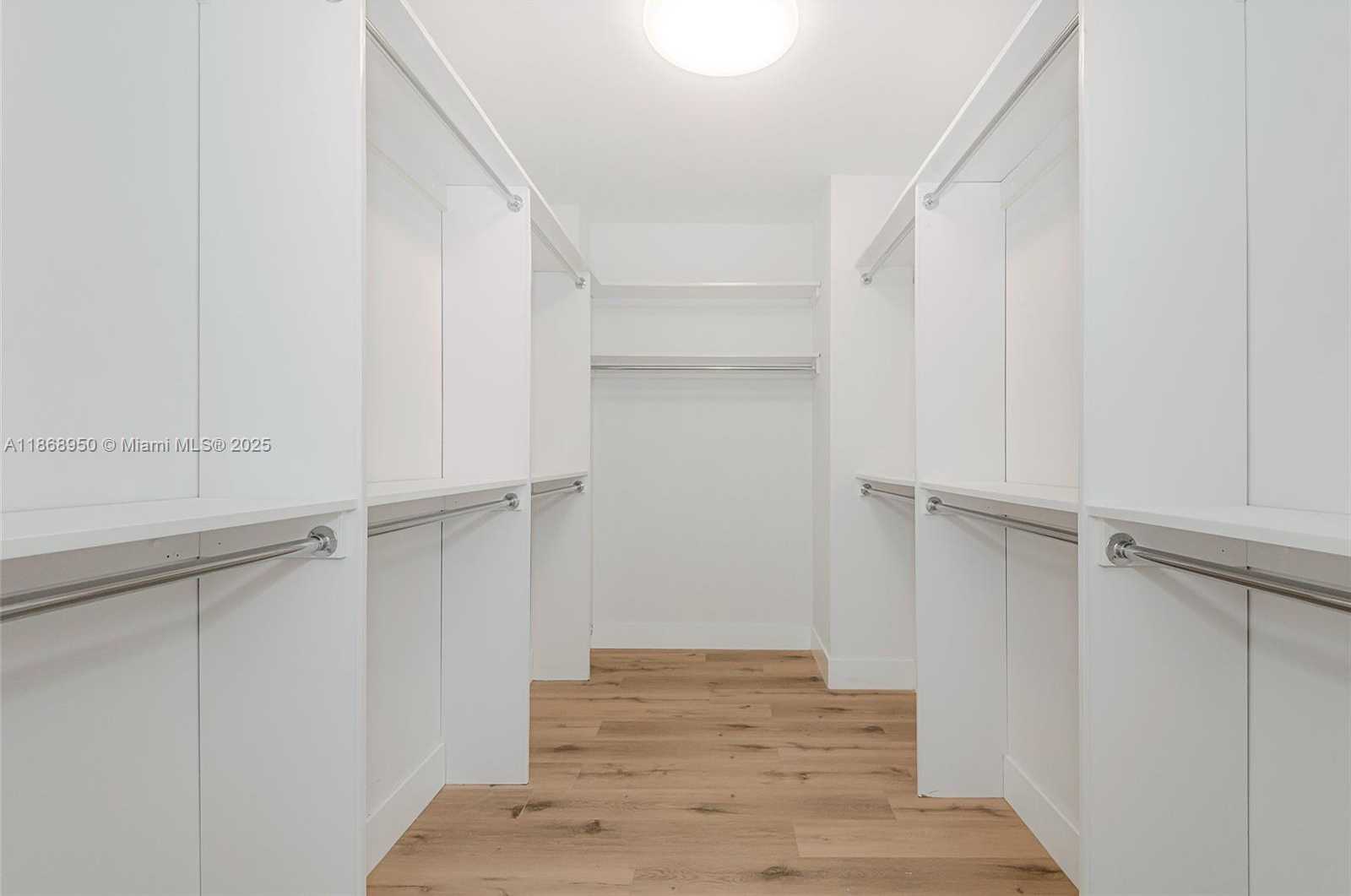 Small Image of 2500 PARKVIEW DR #821, Hallandale Beach Number 7