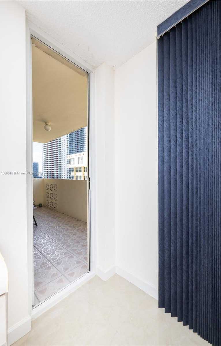 Small Image of 1833 SOUTH OCEAN DR #1007, Hallandale Beach Number 24