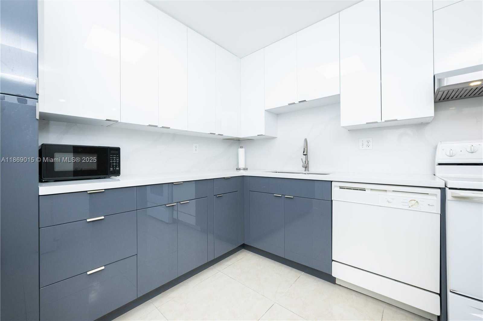 Small Image of 1833 SOUTH OCEAN DR #1007, Hallandale Beach Number 3