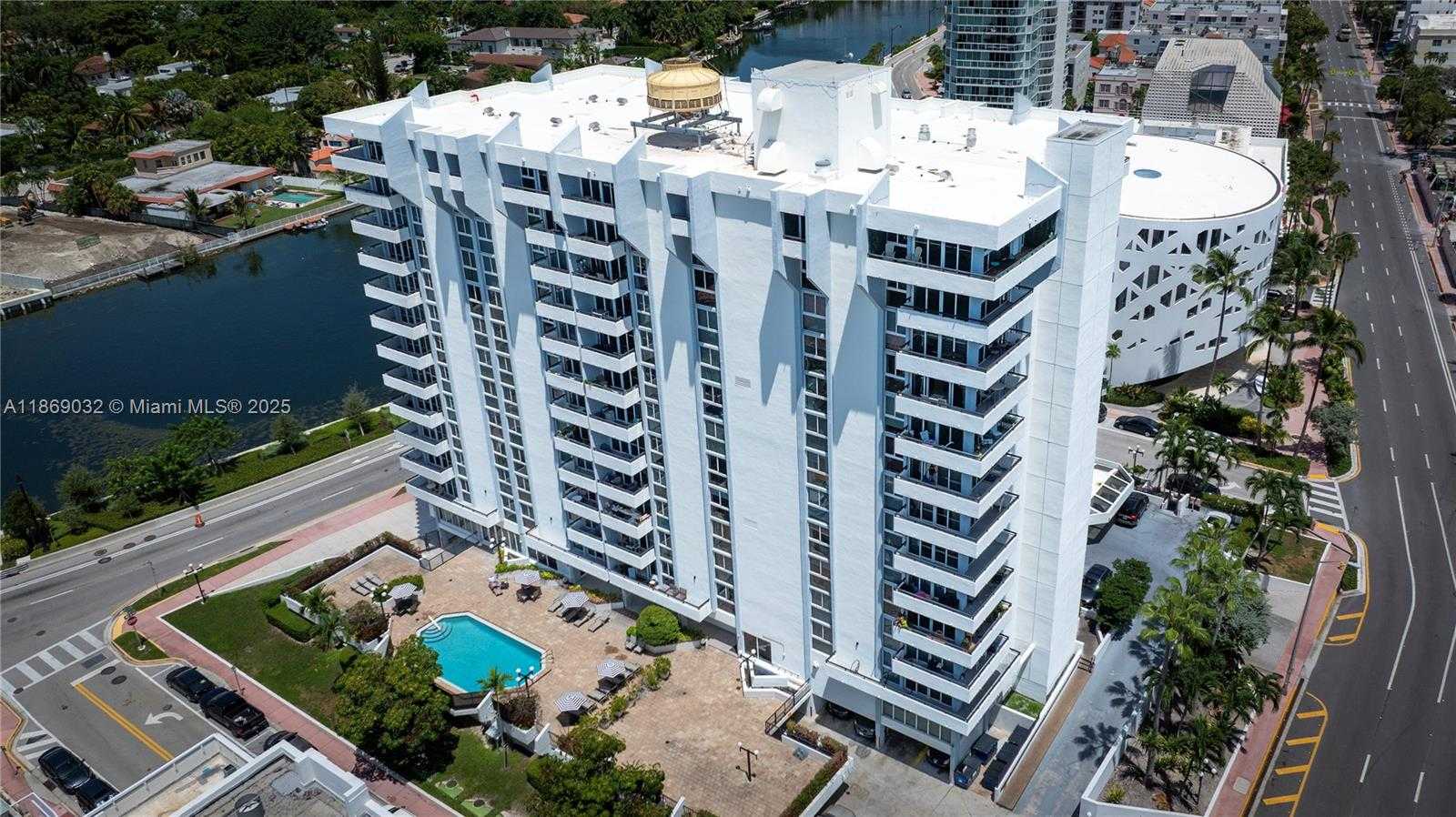 Small Image of 3200 COLLINS AVE #12-8, Miami Beach Number 14