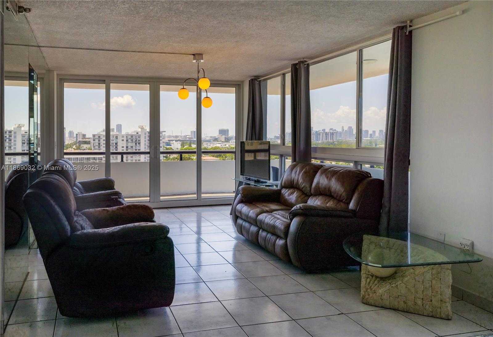 Small Image of 3200 COLLINS AVE #12-8, Miami Beach Number 2