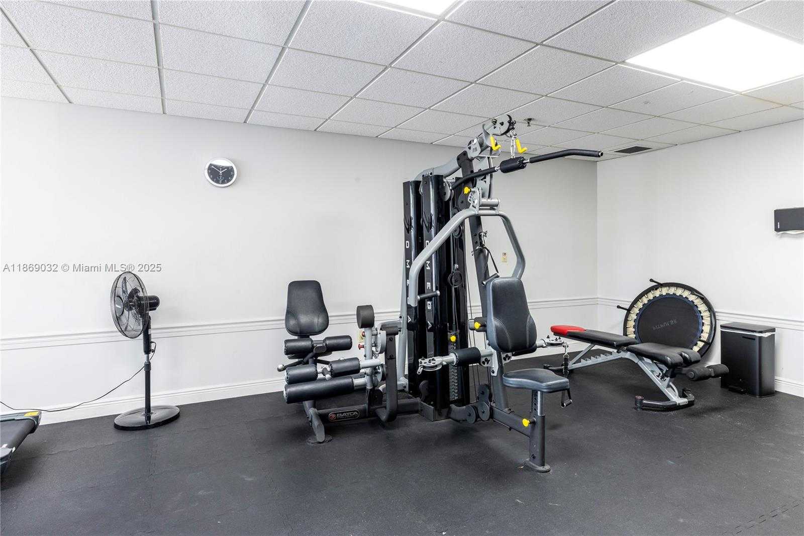 Small Image of 3200 COLLINS AVE #12-8, Miami Beach Number 20