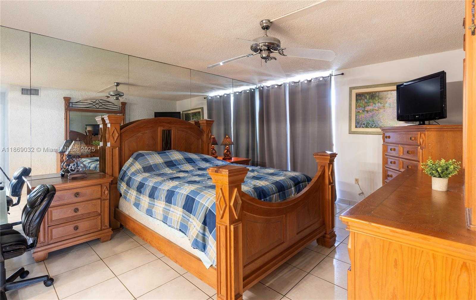 Small Image of 3200 COLLINS AVE #12-8, Miami Beach Number 5