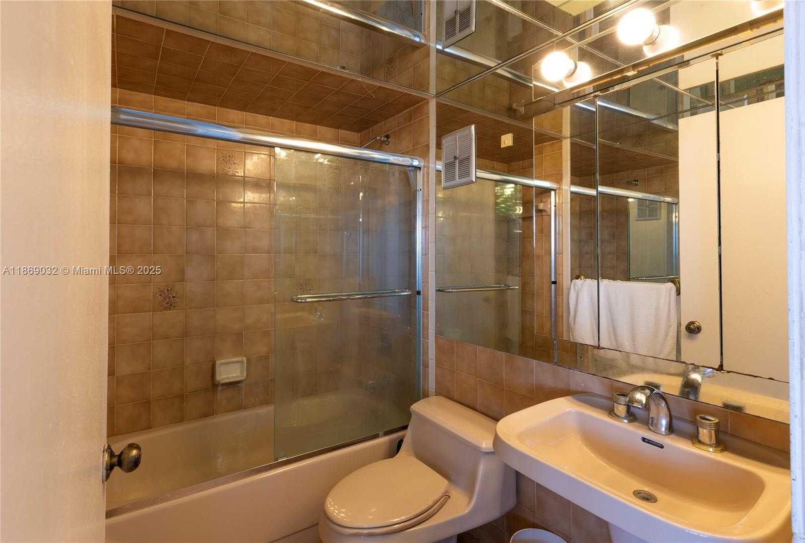 Small Image of 3200 COLLINS AVE #12-8, Miami Beach Number 9