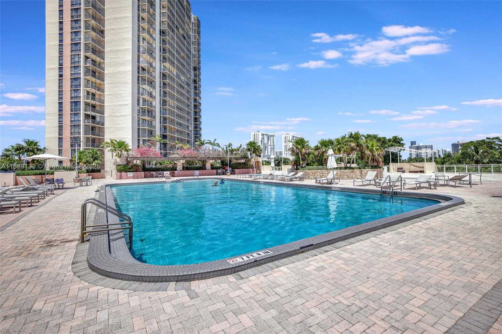 Small Image of 20379 WEST COUNTRY CLUB DR #1639, Aventura Number 4