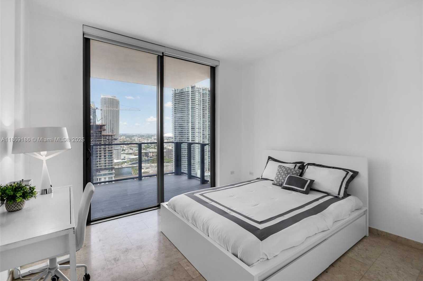 Small Image of 68 SOUTH EAST 6TH ST #2410, Miami Number 17