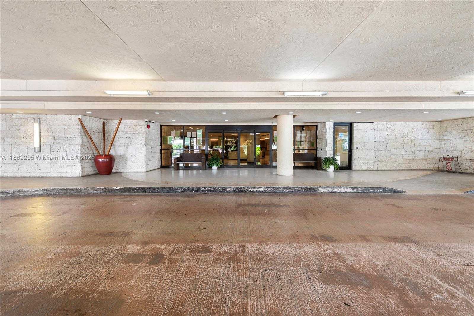 Small Image of 2555 COLLINS AVE #607, Miami Beach Number 78