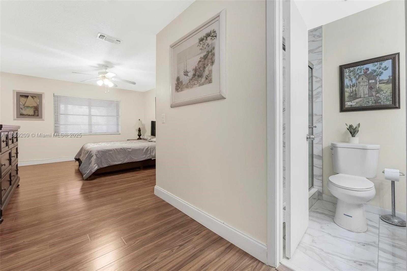 Small Image of 137 ESSEX RD #3-28, Hollywood Number 11