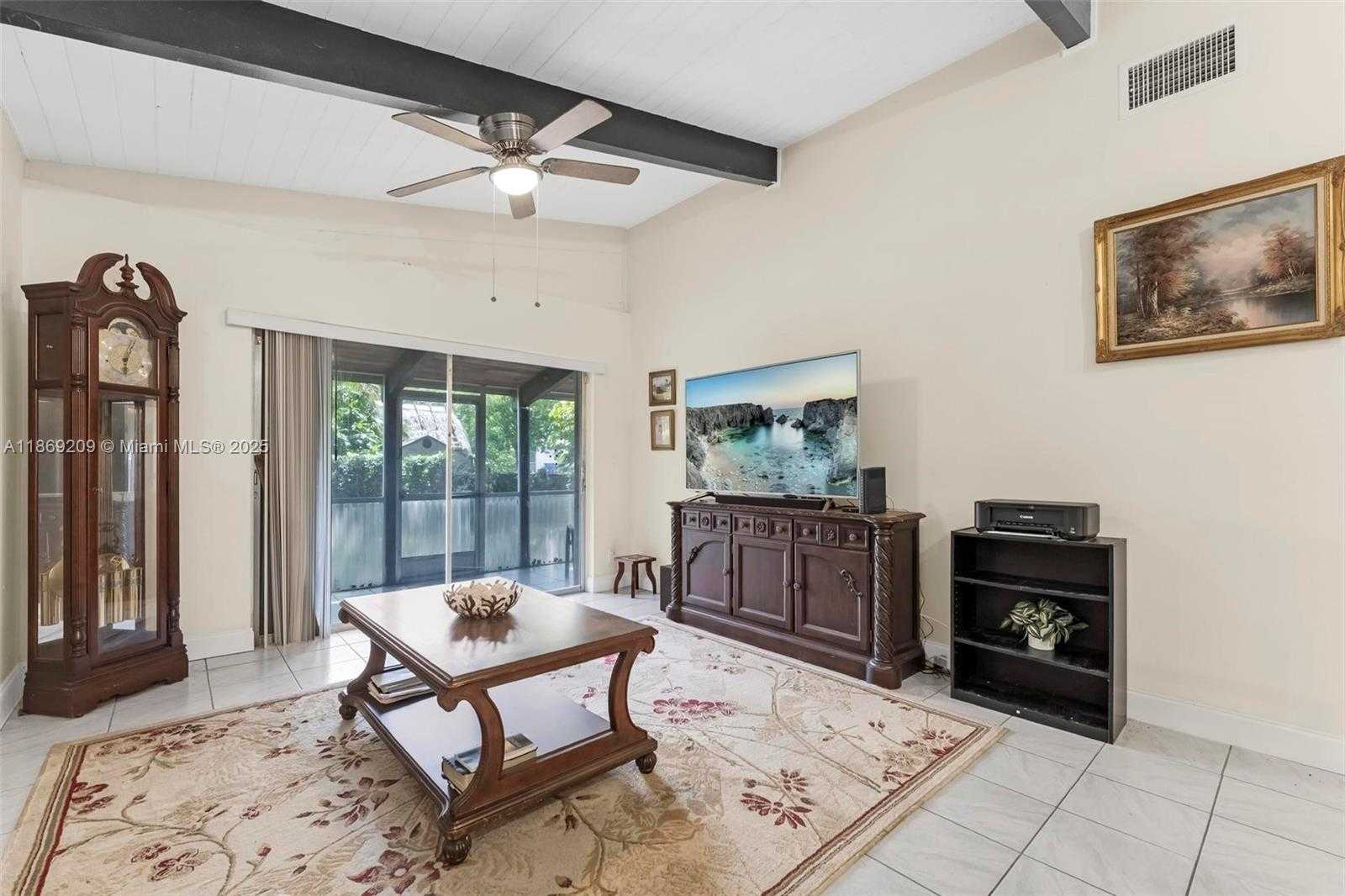 Small Image of 137 ESSEX RD #3-28, Hollywood Number 15