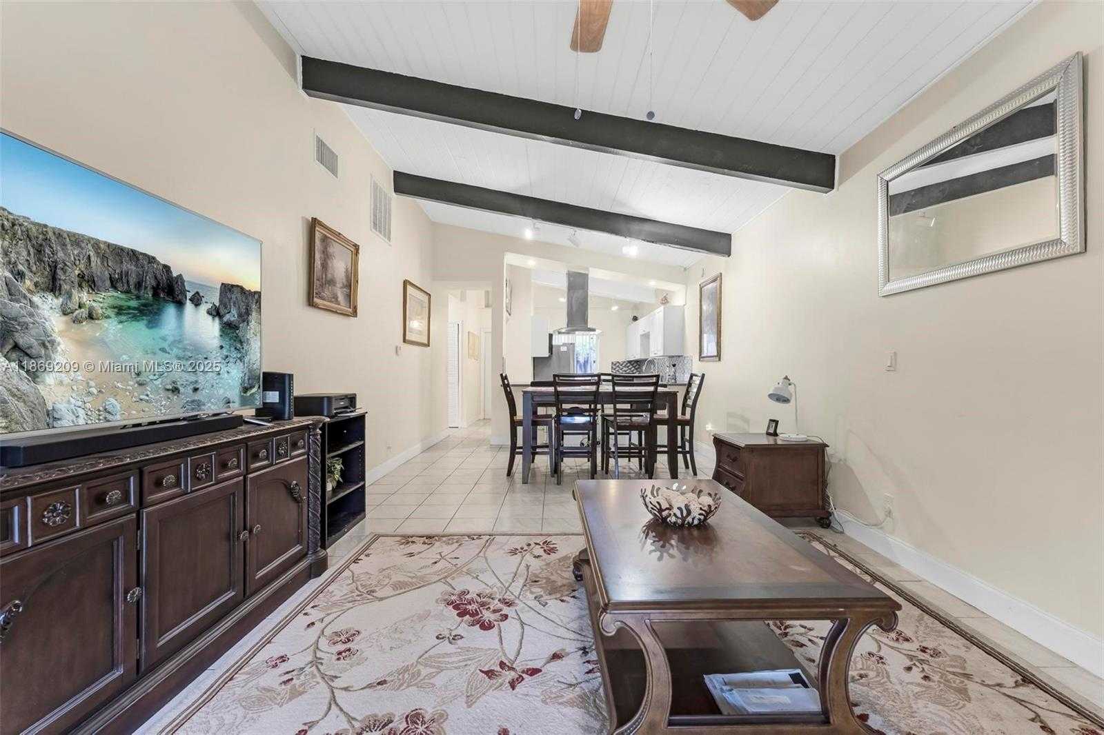 Small Image of 137 ESSEX RD #3-28, Hollywood Number 16