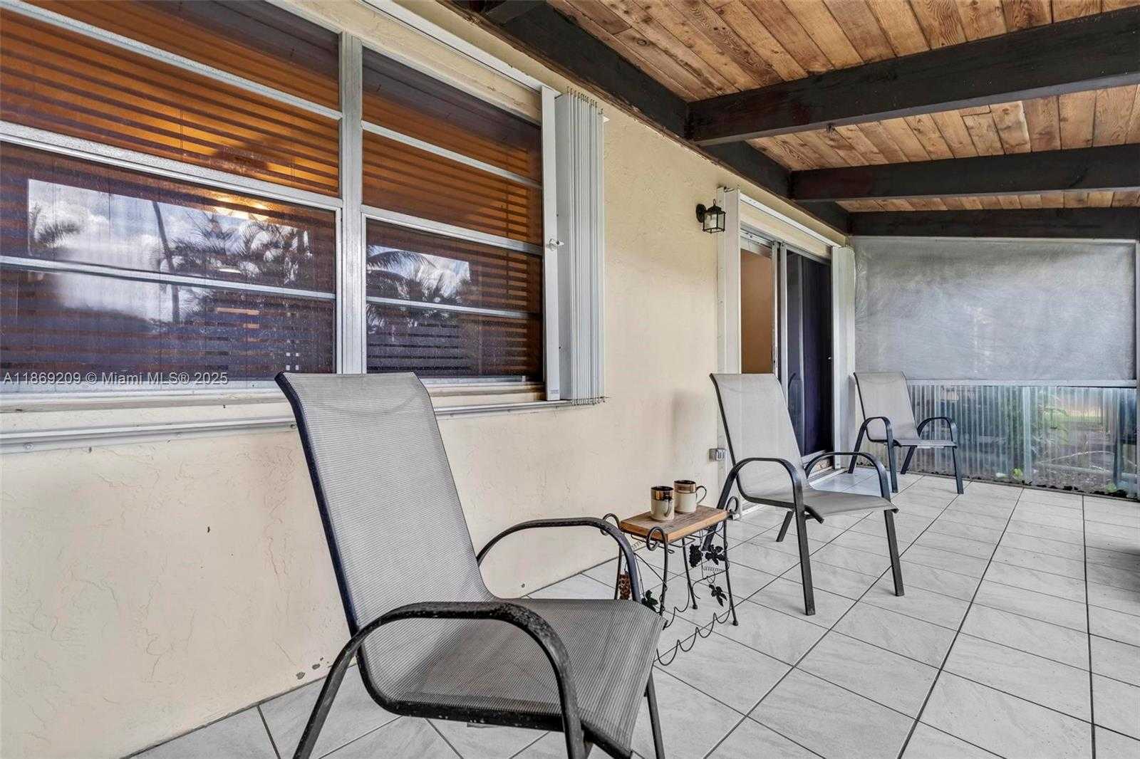 Small Image of 137 ESSEX RD #3-28, Hollywood Number 18