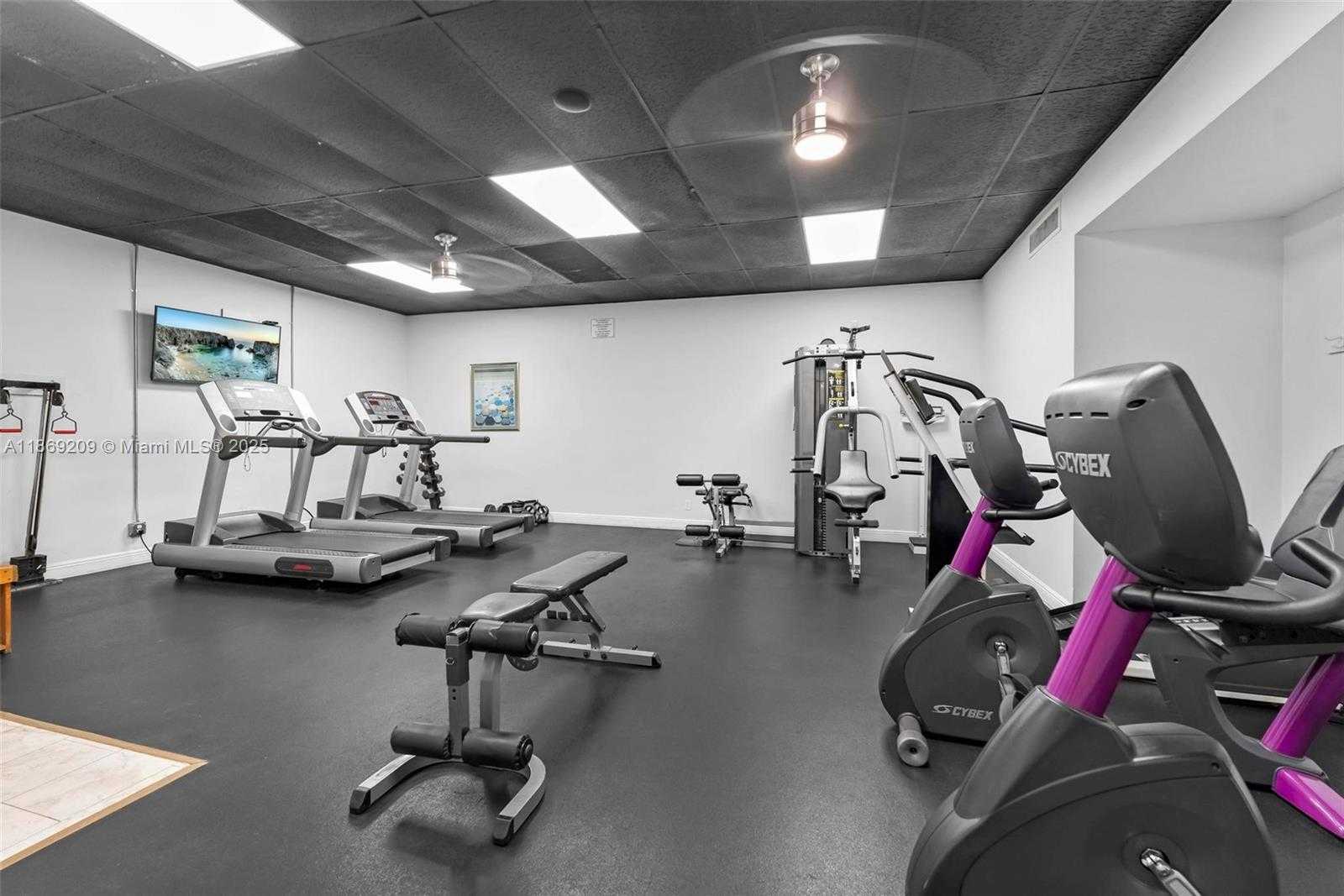 Small Image of 137 ESSEX RD #3-28, Hollywood Number 24