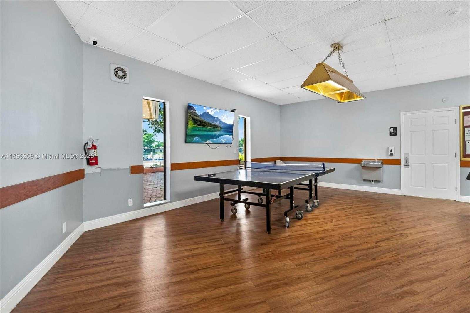 Small Image of 137 ESSEX RD #3-28, Hollywood Number 25